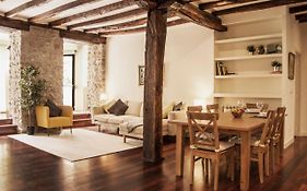 Central, Spacious And Authentic Family Apartment